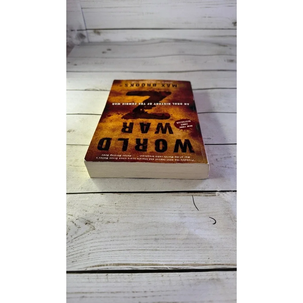 World War Z Max Brooks 2006 First Paperback Edition Zombie Fiction